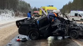 Лобовое столкновение в Коми привело к госпитализации двух водителей