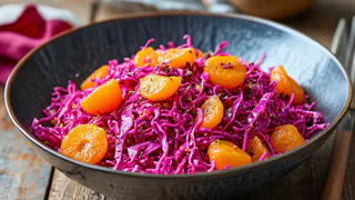 Не салат, а палочка-выручалочка: смешиваю пекинку и 3 ингредиента – на выходе бомбическое блюдо для всей семьи