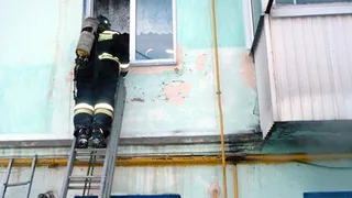 В селе Бетьки пожарные спасли от огня двух женщин