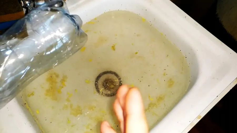 Делаем суперсредство для очистки забившейся раковины