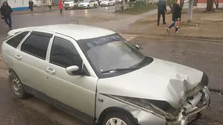 Пострадала девочка: в Рязани Лада и Мерседес не поделили дорогу