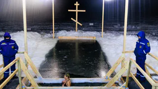 Врач рассказал рязанцам, кому нельзя окунаться в прорубь на Крещение