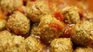 Простое, но вкусное блюдо - обожают дети и племянники. Съедают за обе щеки: тефтели из гречки в сметанном соусе