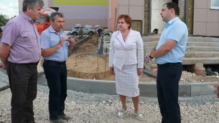 Мэр Сорокина осмотрела ход строительства школы в Кальном