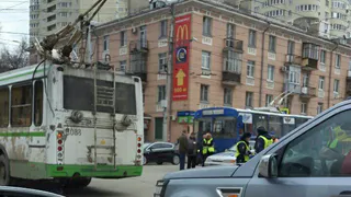 В час пик на Первомайском у троллейбуса отломились рога