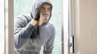 "Мой дом - моя крепость": в России собираются отменить наказание за защиту жилища