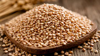 Всего 1 щепотка в гречку: получается настолько воздушно и нежно, что обычный гарнир превращается в шедевр

