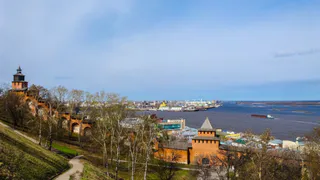 Устал от мегаполиса — посмотрел, куда переезжают на пенсии: топ-4 города для спокойной жизни