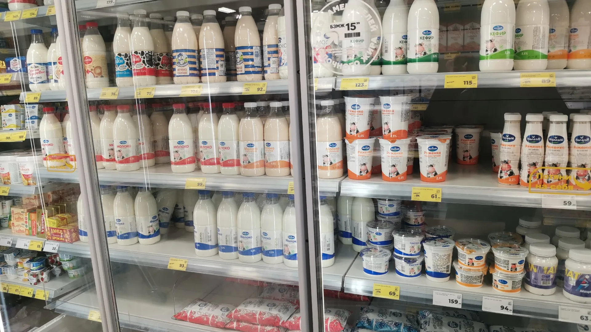 Купил молоко за 77 и 126 рублей: три домашних теста раскрыли всю "химию" продукта