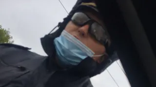 В Брянске сотрудник  ГИБДД выписал протокол на водителя такси без маски