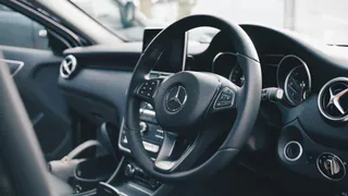 13 лет назад мой друг купил подержанный Мерседес, а я взял новую Ладу. Время показало, кто из нас сильно ошибся