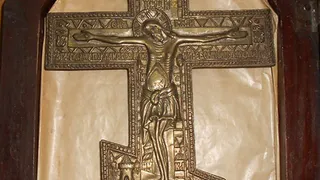 Брянские таможенники обнаружили у украинки напрестольный крест