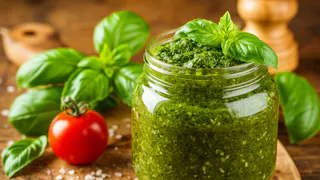 Обалденный базиликовый соус на зиму. Вкусно к мясу или просто намазать на хлеб - закрываю сразу 10 баночек