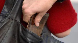 Жительница Скопина задержана за кражу кошелька