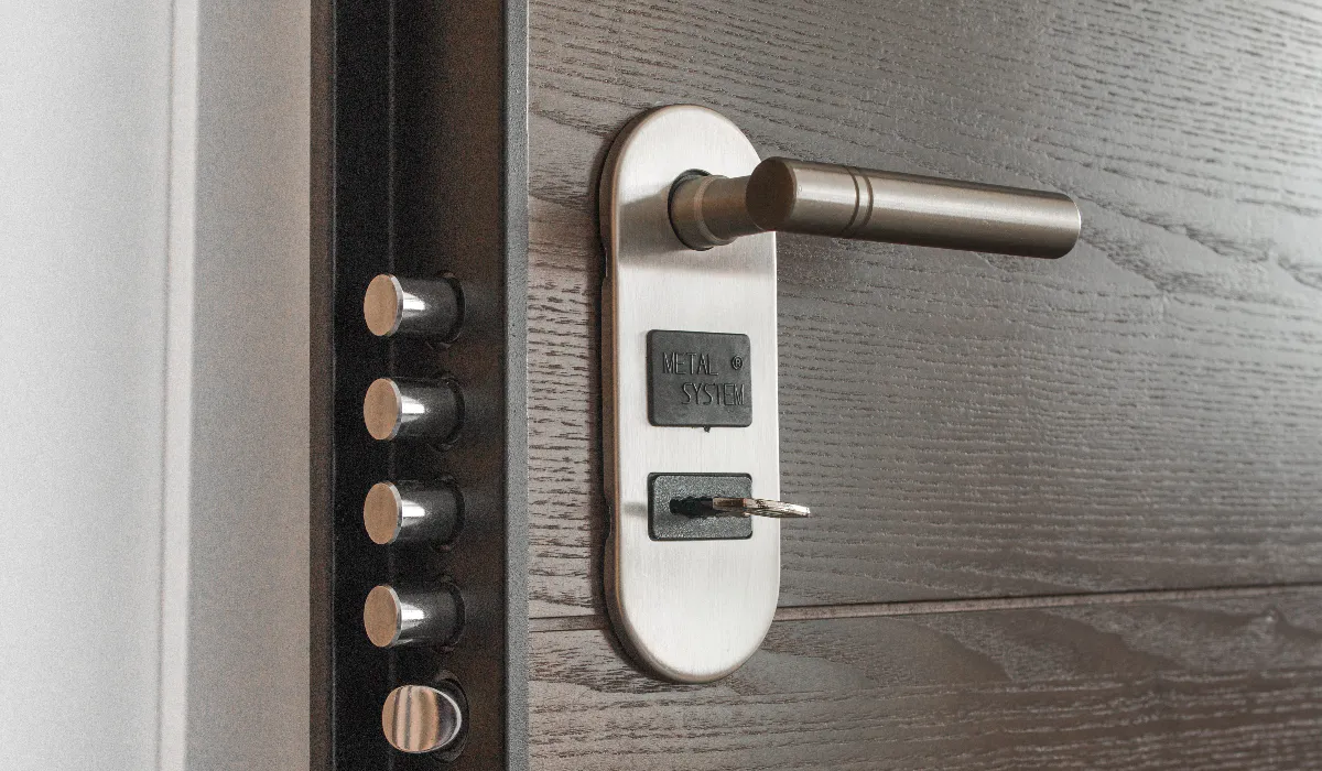 Новые правила для входных дверей: что ждет владельцев квартир с 5 января 2025 года