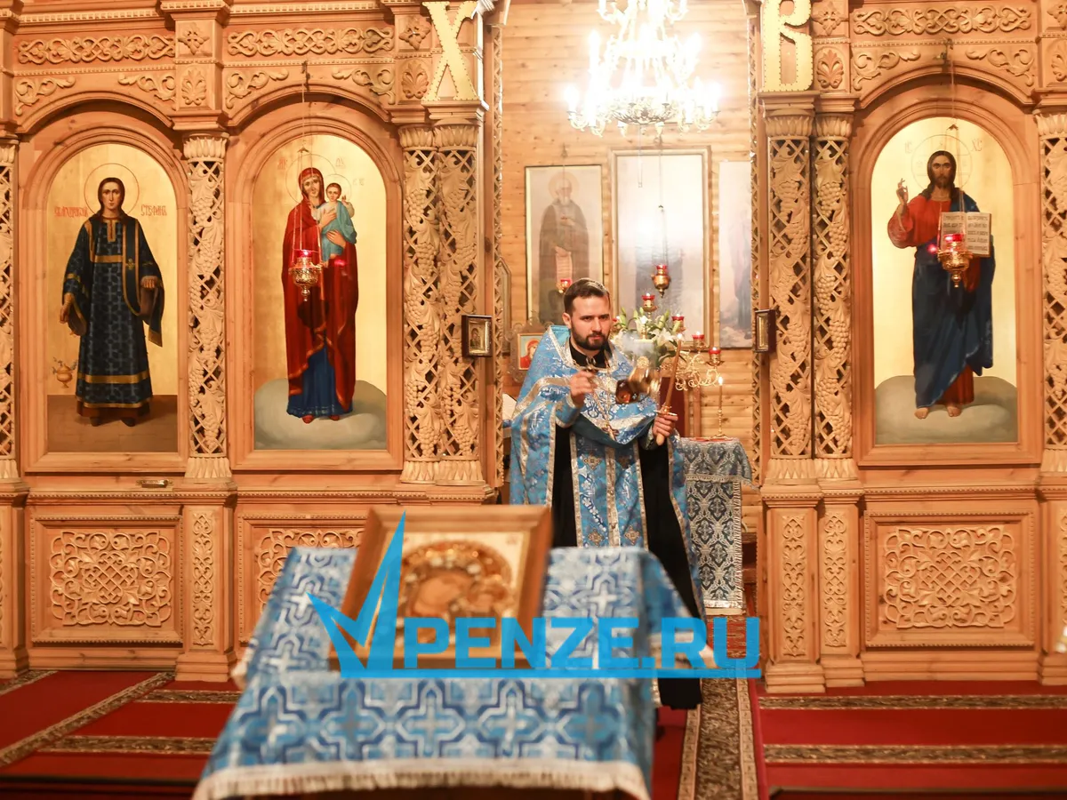 Православные пензенцы отметили День Казанской иконы Божьей Матери в Никольском храме