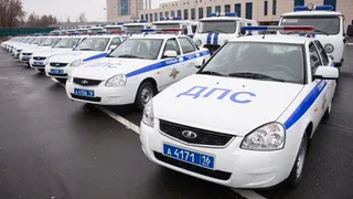 В Татарстане полицейским вручили новые служебные автомобили