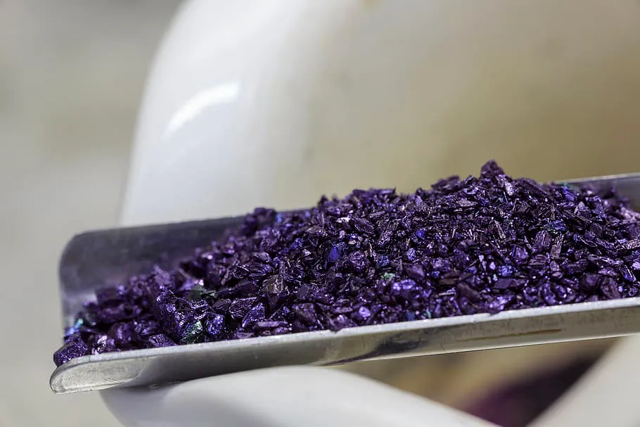 Эффективное очищение: как сочетание марганцовки и мыла может спасти вашу одежду