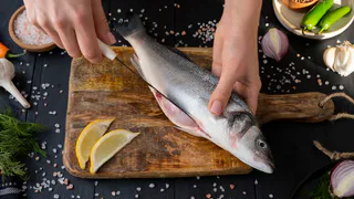 Копеечный минтай будет вкуснее ресторанной форели: приготовьте по этому проверенному бабушкиному рецепту