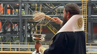 В Магнитогорске освятил новые промышленные и культурные объекты