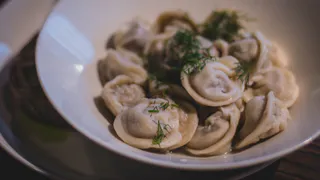 Можно смело брать – они из мяса, никаких костей и хрящей: Роскачество назвало лучшие марки пельменей