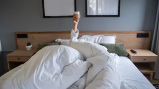 Невидимый яд в вашей спальне: ученые выяснили, почему вы болеете