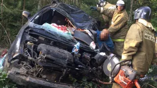 У поворота к селу Ласково столкнулись внедорожник и легковушка. Есть пострадавшие