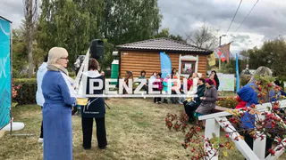 Юбилей ахунского теремка сувениров супруги Небесные отметили посадкой деревьев для нового сквера и чаепитием с самоваром