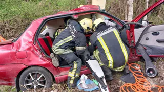 Под Муромом спасатели деблокировали из автомобиля пострадавшего в ДТП водителя