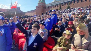 Школьник Федор Симоненко, спасший жизни двух девочек 2 марта принял участие в Параде Победы