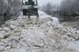 Под Рязанью возобновили движение транспорта по подтопленному мосту