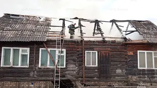 Жуткий пожар в брянском Брасово: целая семья осталась без крыши над головой