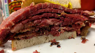 Делаю прессованное мясо под банкой каждую неделю — отличная замена магазинной колбасе: простой рецепт без лишних премудростей