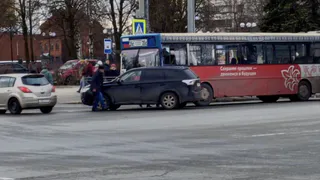 Во Владимире автобус столкнулся с легковым автомобилем