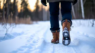 Ноги не мерзнут даже в -30: применяю простые трюки, которые спасают даже в лютые морозы