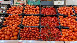 За неделю в Коми подорожали огурцы и помидоры, но подешевели колбаса и сливочное масло