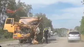 Два грузовика столкнулись у путепровода в Рязанской области 5 июля