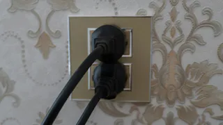 Отключаю от розетки 2 прибора и меньше плачу за ЖКХ - накручивают 1/4 электроэнергии