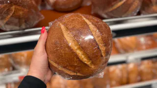 Деньги на дрожжах: Переехала из города в заброшенный дом в деревне и сделала пекарню - за пирогами едут со всех сторон