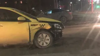 В Канищеве столкнулись такси и легковушка