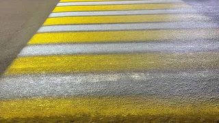 У пешеходного перехода у пятой школы в Усинске появилась световая разметка