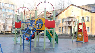Есть недочеты: в Строителе приняли детскую площадку