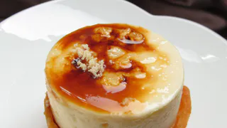 Не пирог, а чудо на сковороде: 4 мандарина и кефир — больше никакой возни с тестом, вкуснотища за 5 минут