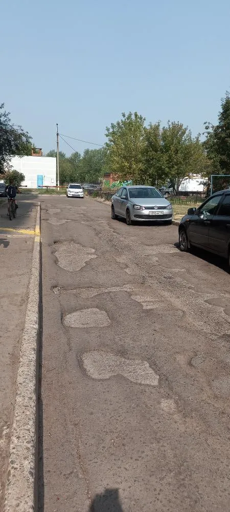Нижнекамцы пожаловались на разбитый тротуар и дорогу
