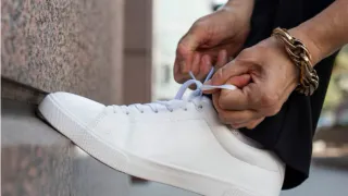 Белоснежная подошва за 1 гениальный лайфхак на старых кроссовках - покорил соцсети
