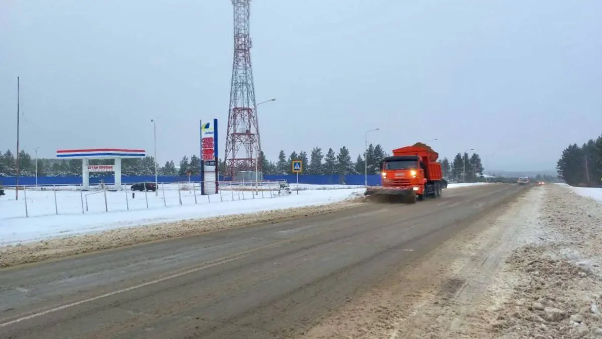 «За всю зиму ни разу не проехал трактор»: жительница пожаловалась на состояние улицы Тимакова