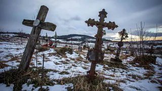 В одном из поселков Коми людей заставляют соседствовать с кладбищем