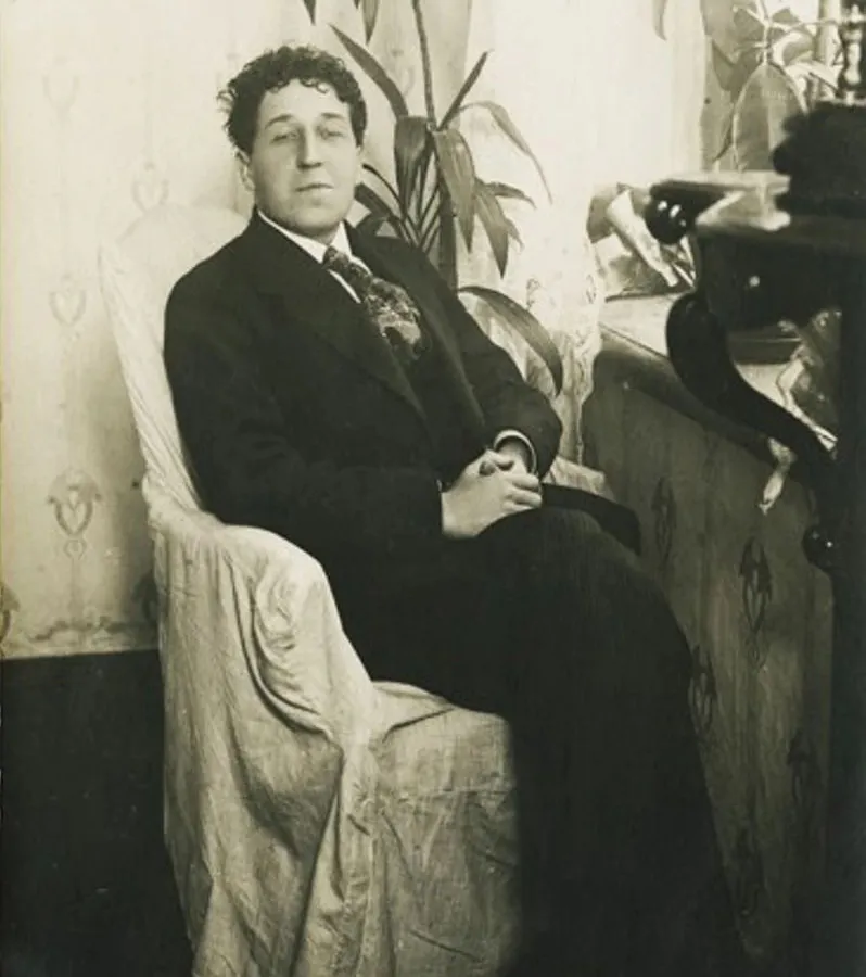 Игорь Северянин: жизнь и творчество выдающегося поэта