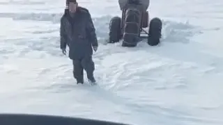 Эвакуация из ледяной ловушки в Татарстане: рыбака спасли на реке Кама