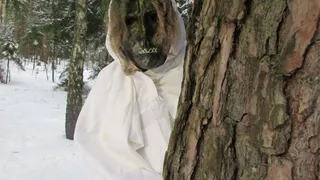 Окрутники в масках нечисти устроили фотосессию в брянском лесу